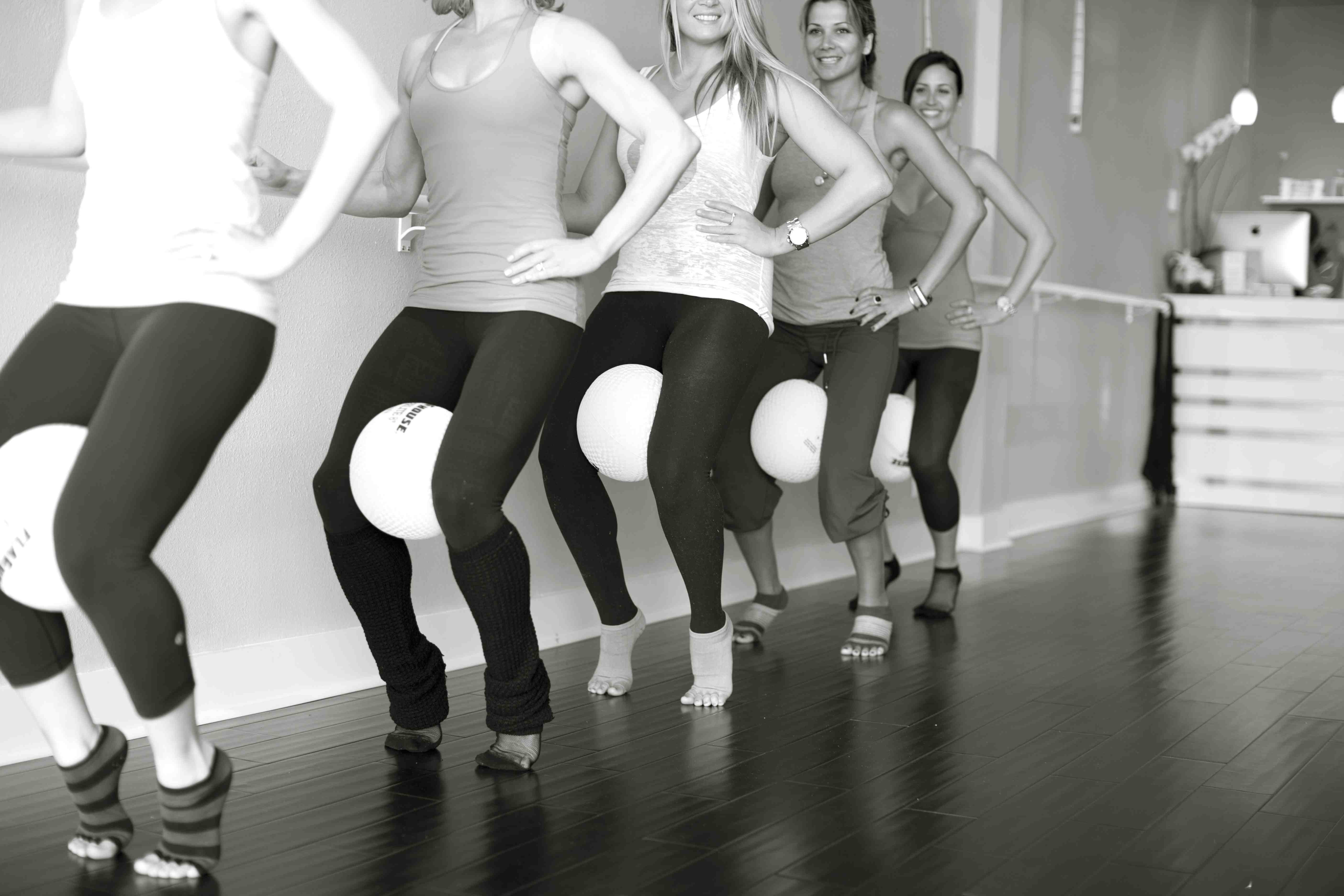 4 Feet Wall-Mounted Ballet Barre for Yoga